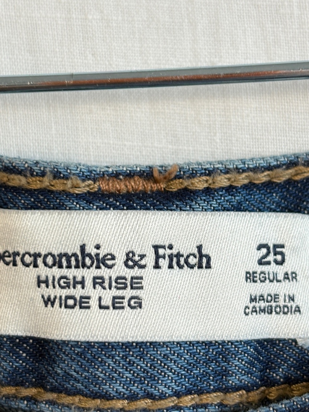 Abercrombie & Fitch Wide-Leg High Rise Jeans in Dark Blue - Picture 10 of 16